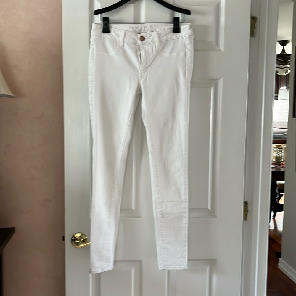 American Eagles Outfitters White Jeans, size 10, super stretch,